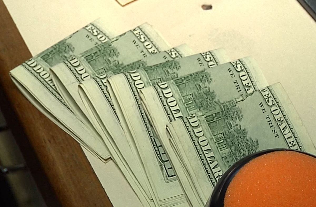 La Policía advierte por la circulación de billetes de 100 dólares estadounidenses falsificados