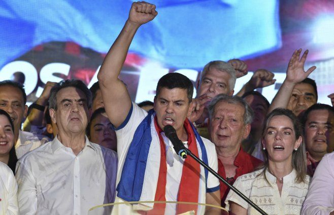 Foto: AFP. En sus primeras palabras, Peña agradeció por el triunfo al exmandatario Horacio Cartes.&nbsp;