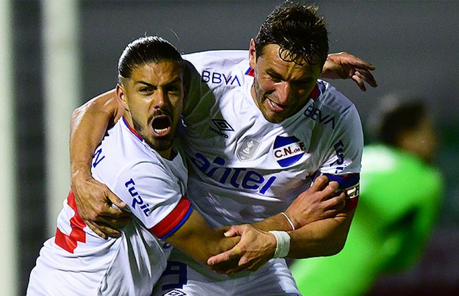 Vecino entró y cambió el partido. Giordano demostró que los dos 9 pueden jugar juntos. 