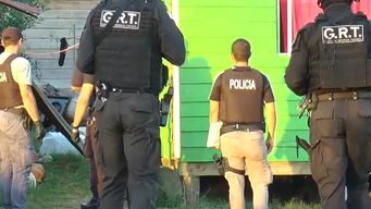 imputaron a tres personas que fueron detenidas en el allanamiento al hotel atracado en la paloma