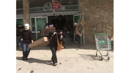 Fernández envió 400 gendarmes a Bariloche por ola de saqueos