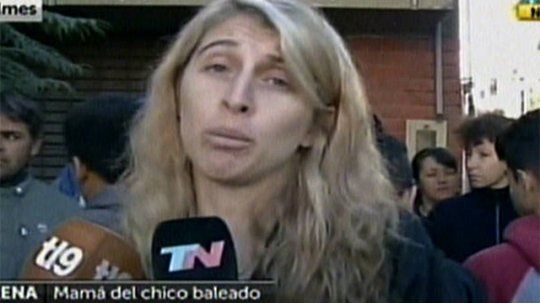 Estaba jugando al ring raje y un vecino le disparó en la nuca