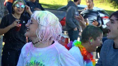 573 medicos se recibieron y festejaron en parque batlle
