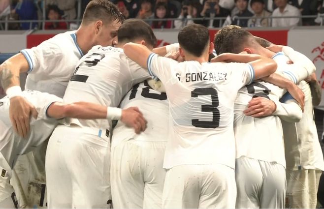Uruguay-Japón-festejo-gol-AUF-TV.jpg