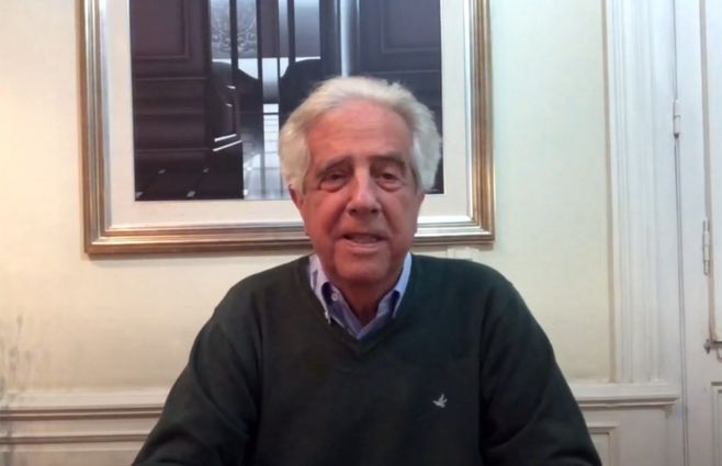 Tabaré Vázquez en su casa del Prado, en una charla con militantes del FA vía internet, en octubre de este año.