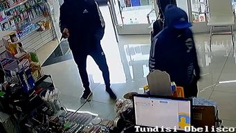 Foto: captura, video cedido a Subrayado. Los delincuentes escaparon en taxi.