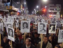 Foto: Marcha del Silencio (el 20 de mayo de cada año).