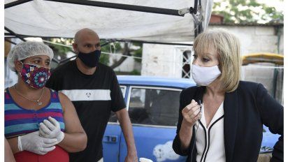 cosse le respondio a los colorados: la solidaridad no es patrimonio de ningun partido