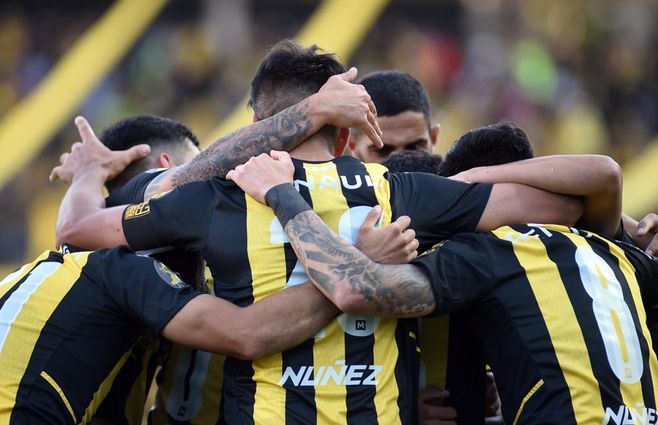 Peñarol festeja. Foto: FocoUy Dante Fernández.
