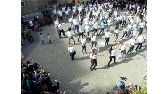 El Plan Ceibal festejó sus 6 años con flash mob en Ciudad Vieja