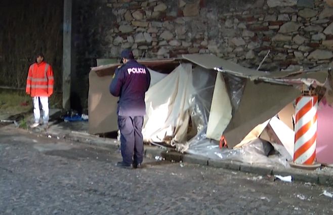 Frío-calle-gente-policía