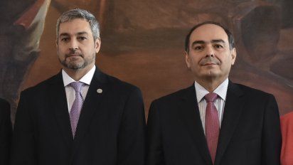 El presidente paraguayo Mario Abdo junto a Antonio Rivas nuevo canciller en reemplazo de Alberto Castiglioni, firmante del acuerdo energético.