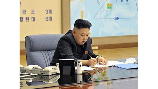 Líder norcoreano promete la ampliación de su arsenal nuclear