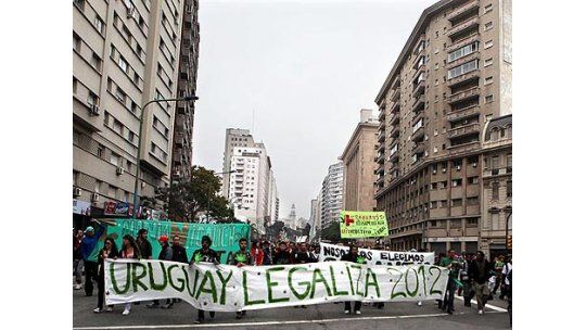 Mirá la reacción de políticos e internautas ante la legalización