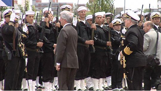 Tabaré Vázquez, Fuerzas Armadas