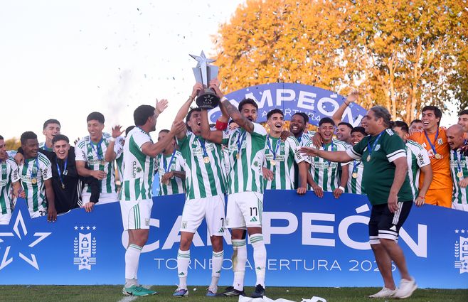 festejos-racing-apertura-2026-foco-uy-(4)