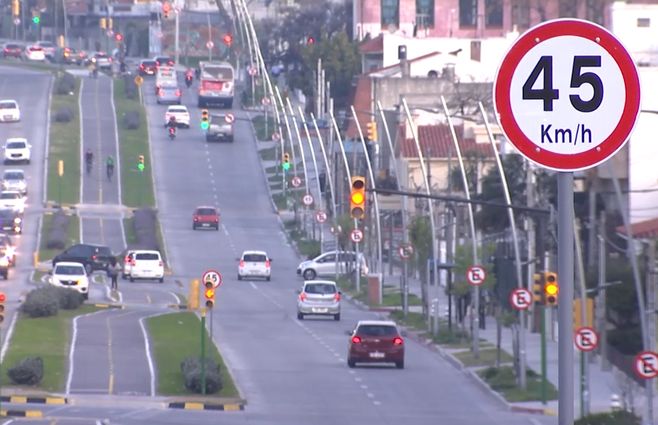 TRÁNSITO-EN-MONTEVIDEO--.jpg