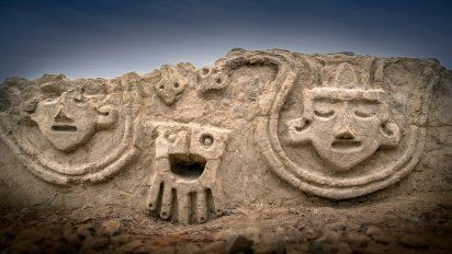 el muro prehispanico de 3.800 anos que fue descubierto en peru