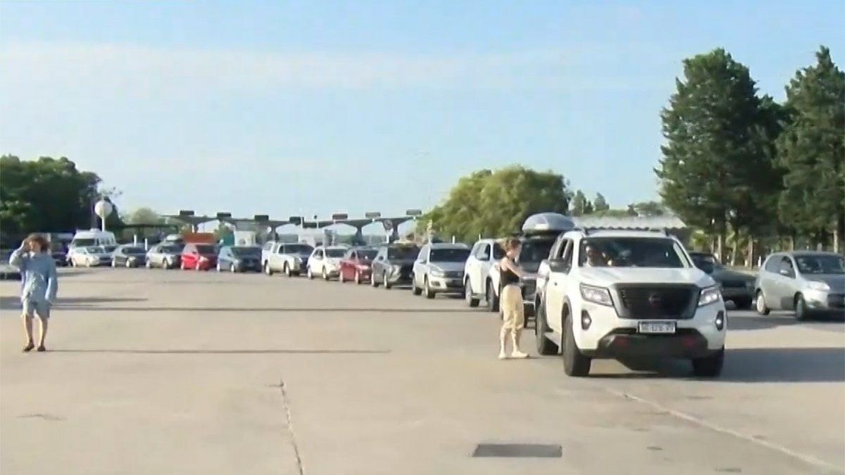 Hasta tres horas de espera para cruzar el Puente General San Martín