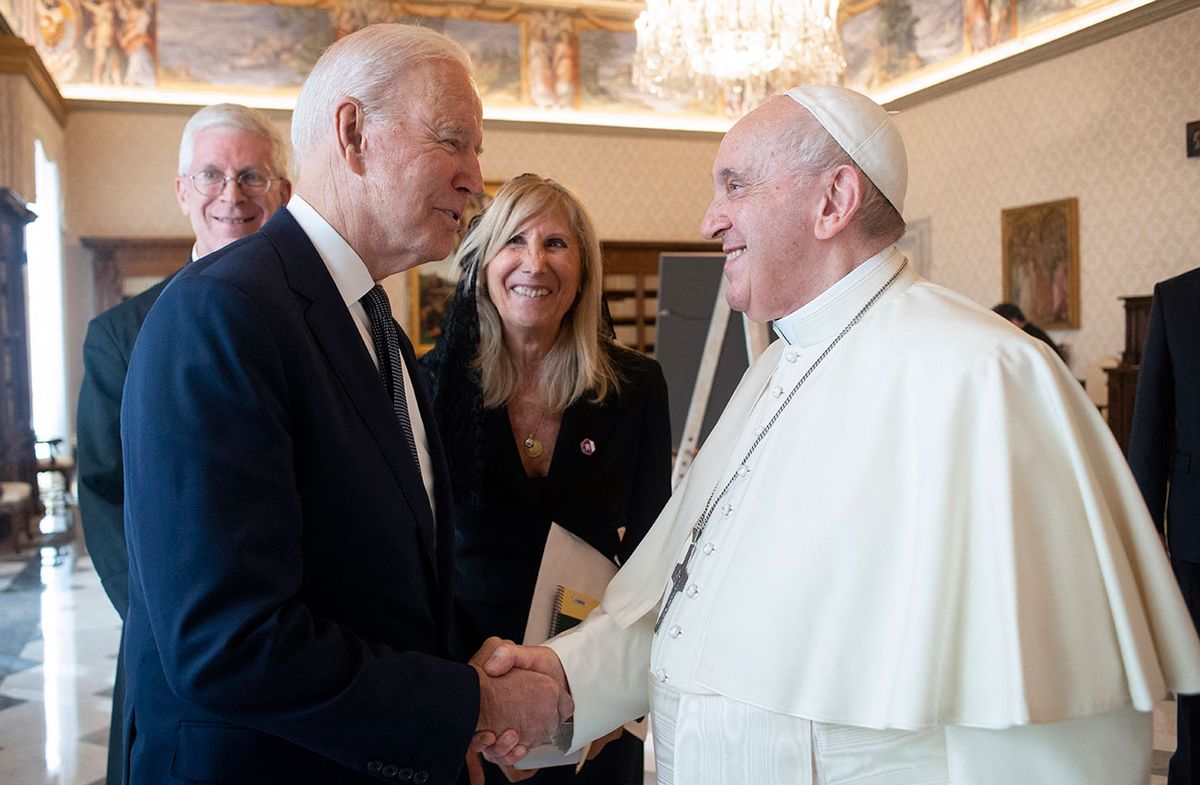 Biden se reúne con el papa Francisco antes de la cumbre del G20 en Roma