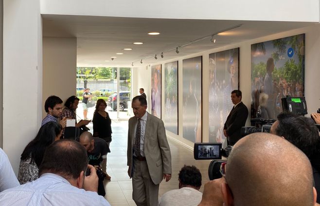 Manini Ríos ingresando a la sala donde Lacalle Pou presentará la ley de urgente consideración 