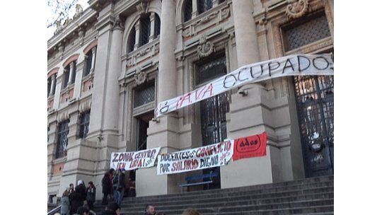 Paro y ocupación en liceos de Montevideo; UTU tampoco da clases