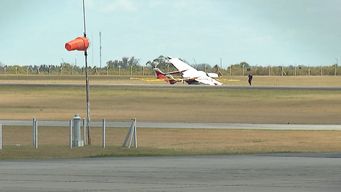 una avioneta de bandera argentina despisto este mediodia en el aeropuerto de melilla