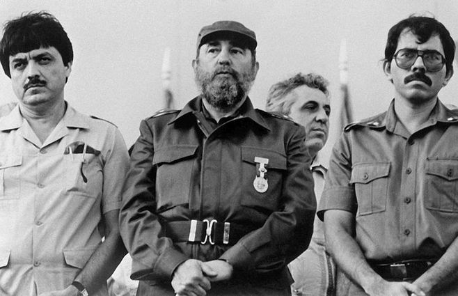 Los comandantes Ortega y Ramírez con Fidel Castro