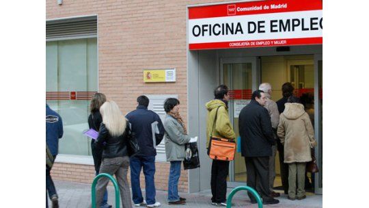 España: desempleo supera por primera vez el 25 % de la población