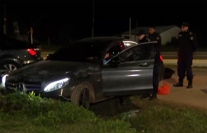 policia-cientifica-mercedes-benz-auto-chocado-robo-brou