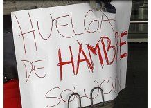 Pareja perdió vuelo y hace huelga de hambre en el aeropuerto