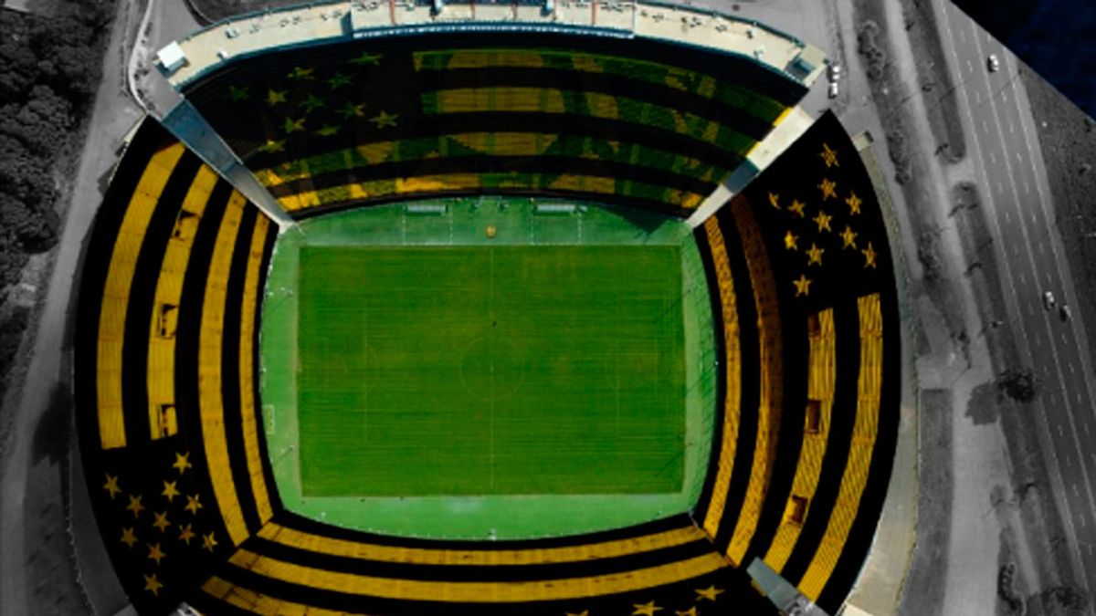 Peñarol recibe a Racing en el Campeón del Siglo este domingo desde las 19:30