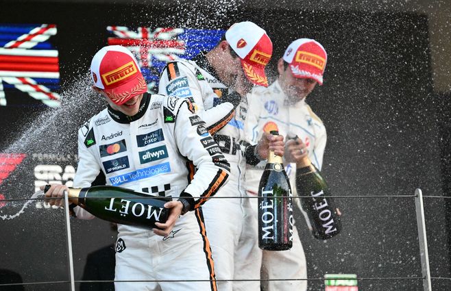 Foto: AFP. Podio este domingo en Mónaco.