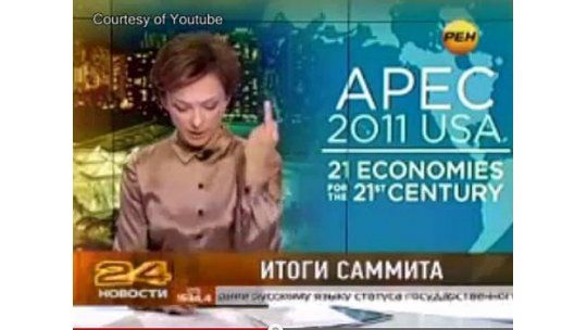 Periodista rusa despedida por hacerle un gesto obsceno a Obama