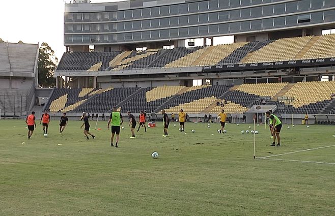 Peñarol-entrena-campeón-del-siglo-enero-6.jpg