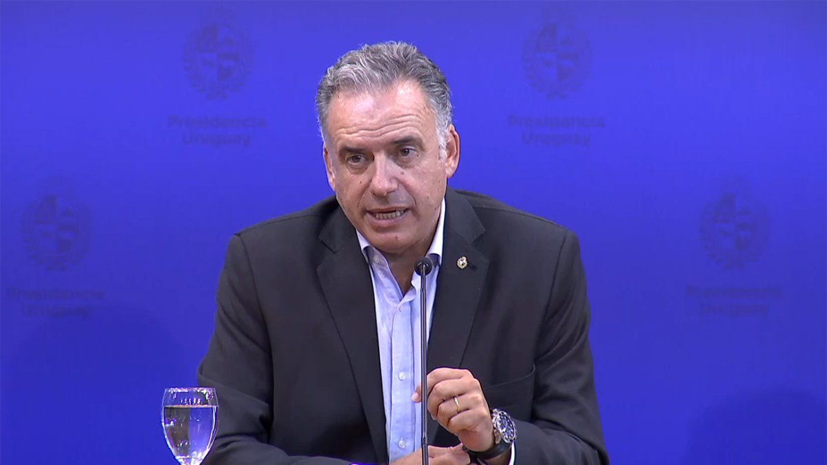 Orsi anunció rebaja del IMESI en combustibles hasta 60 kilómetros de la frontera