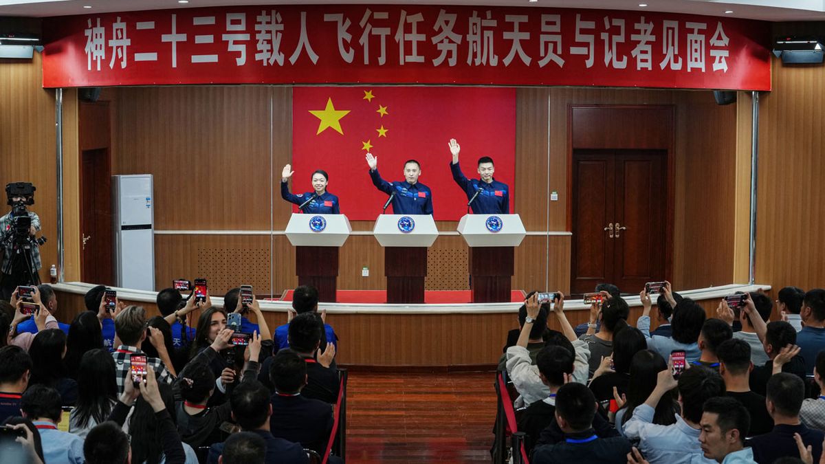China lanza su misión con astronauta que permanecerá por primera vez en el espacio durante un año