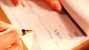 estafo a mas de 65 personas por $11 millones con pago de impuestos con cheques sin fondo