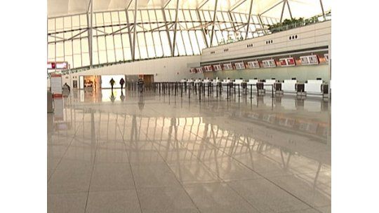 Vuelos en el aeropuerto se redujeron a la mitad