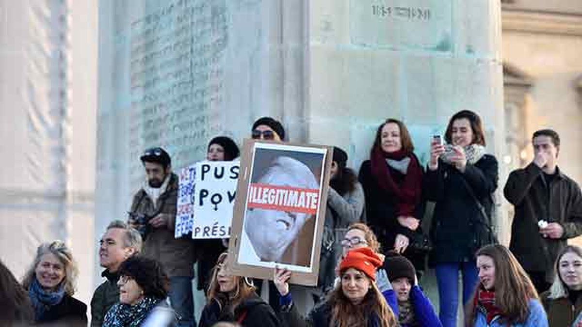 La marcha del gorro rosado, primera protesta contra la misoginia de Trump