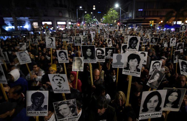 Foto: FocoUy. Marcha del Silencio en Montevideo.