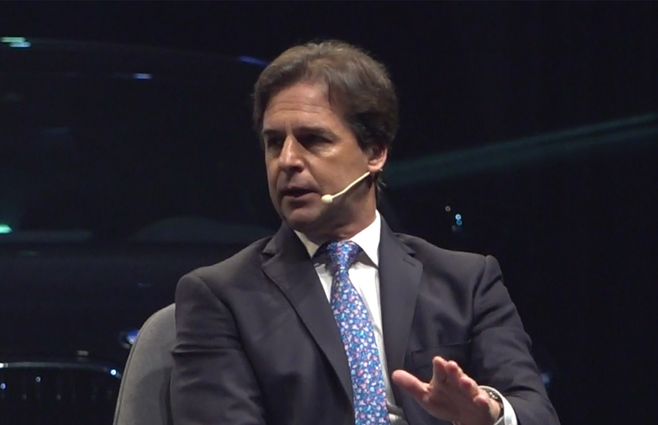 Lacalle Pou responde las preguntas del comunicador Ignacio González.