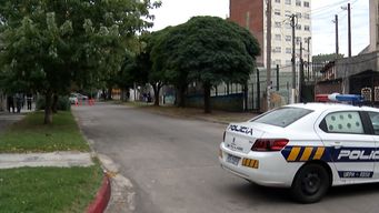 joven fue reducido por la policia con municion no letal tras agredir a familiares