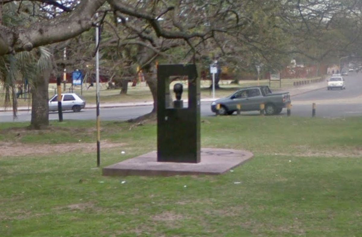 Robaron la cabeza de bronce del monumento a Pierre de Coubertin en la zona de Parque Batlle