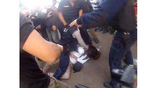 Procesan a la mujer que protestó en el Prado por maltrato animal Procesan a la mujer que protestó en el Prado por maltrato animal