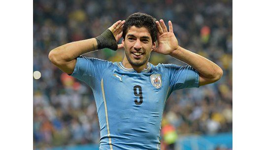 Marcha atrás: Suárez podrá entrenar y ser transferido, dice FIFA