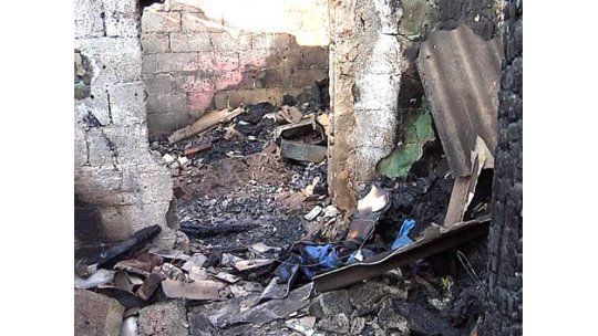 Un hombre discutió con su pareja e incendió su casa