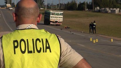 un joven perdio la vida en un accidente de transito tras ser embestido por un camion