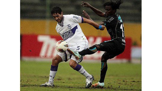 Defensor perdió 2 a 0 y complicó su chance copera