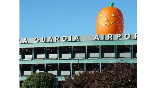 Alerta en Nueva York: clausuran aeropuerto por paquete sospechoso